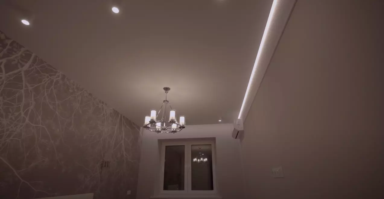 Натяжной потолок Pongs с подсветкой